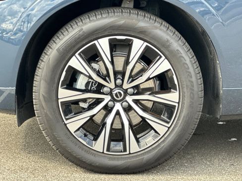 Certified 2025 Volvo XC60 B5 Core w/ Protection Package Premier image 32