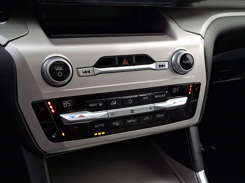 Used 2021 Ford Explorer XLT w/ Equipment Group 202A image 17