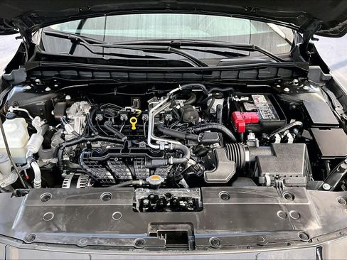 Used 2024 Nissan Altima 2.5 SV w/ SV Premium Package FWD image 32