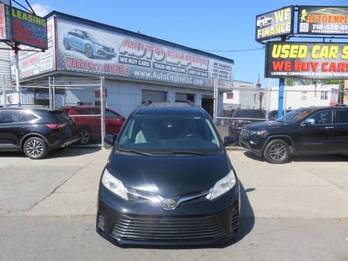 Used 2018 Toyota Sienna LE FWD image 7