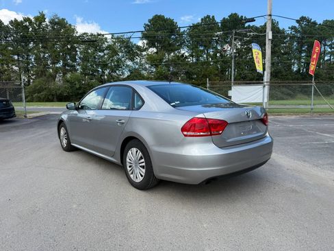 Used 2014 Volkswagen Passat 2.5 S FWD image 3