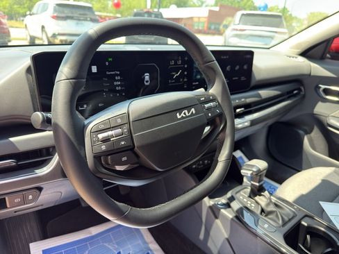 Used 2025 Kia K4 EX FWD image 32