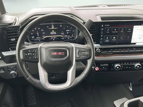 Used 2025 GMC Sierra 1500 SLT image 13