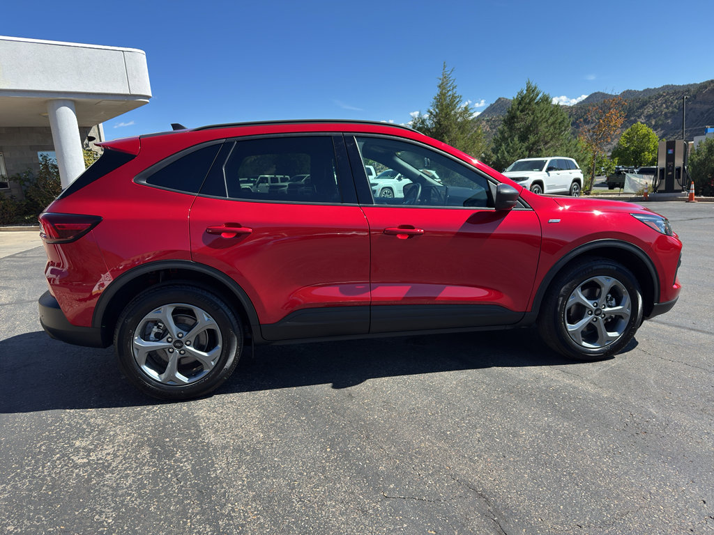 Used 2025 Ford Escape ST-Line w/ Tech Pack #1 AWD/4WD image 5