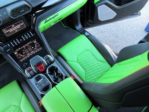 Used 2022 Lamborghini Urus image 26