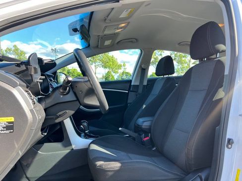 Used 2016 Hyundai Elantra GT FWD image 10