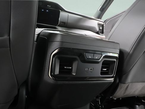 Used 2025 GMC Sierra 2500 AT4 AWD/4WD image 26