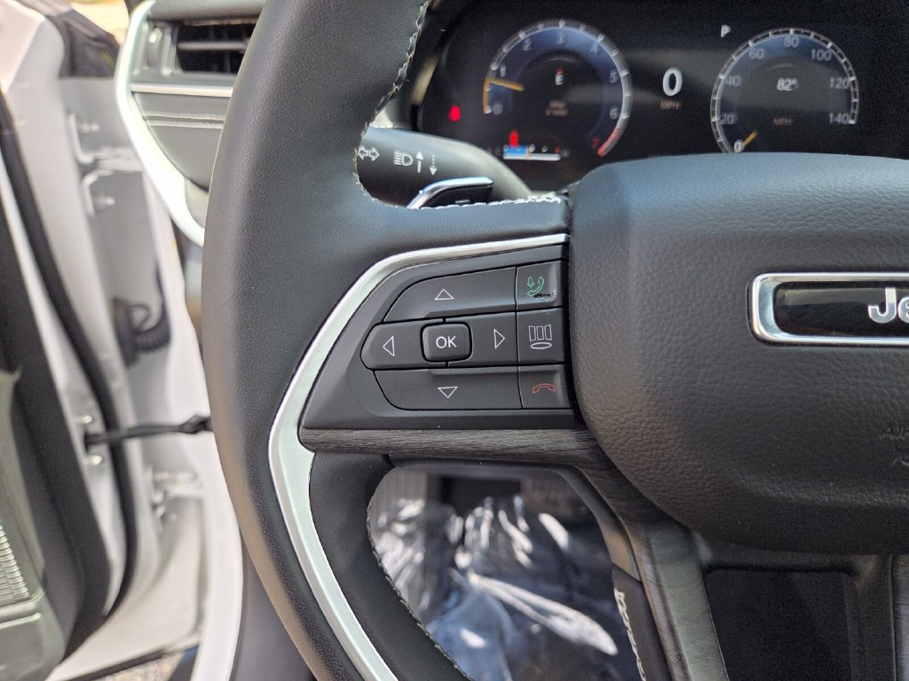Used 2025 Jeep Grand Cherokee Limited w/ Luxury Tech Group II AWD/4WD image 34