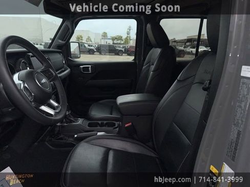 Used 2023 Jeep Wrangler Unlimited Sahara image 9