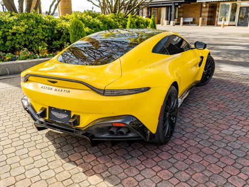 Used 2023 Aston Martin V8 Vantage Coupe image 36