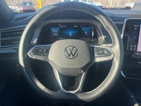 Used 2025 Volkswagen Atlas Cross Sport SE image 13