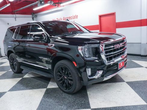Used 2022 GMC Yukon SLT w/ SLT Premium Package image 3