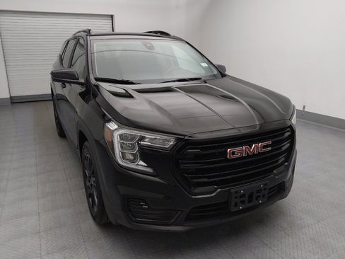 Used 2024 GMC Terrain SLE w/ Elevation Edition image 14
