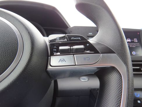 Used 2023 Hyundai Elantra SEL image 19