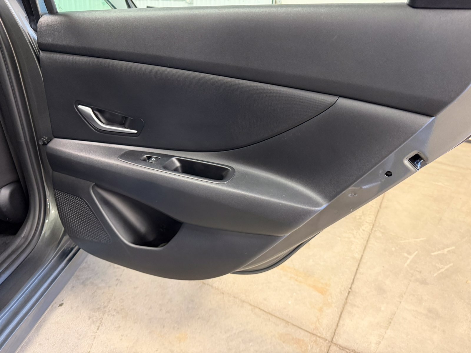 Certified 2024 Hyundai Elantra SE FWD image 33