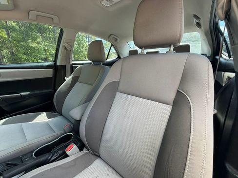 Used 2018 Toyota Corolla LE FWD image 11