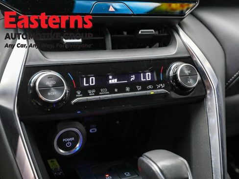 Used 2024 Toyota Venza LE image 19