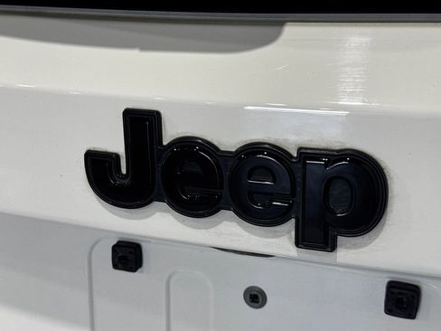 Used 2023 Jeep Renegade Altitude AWD/4WD image 32