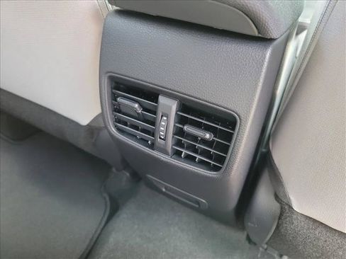 Used 2026 Toyota Corolla Cross LE FWD image 17