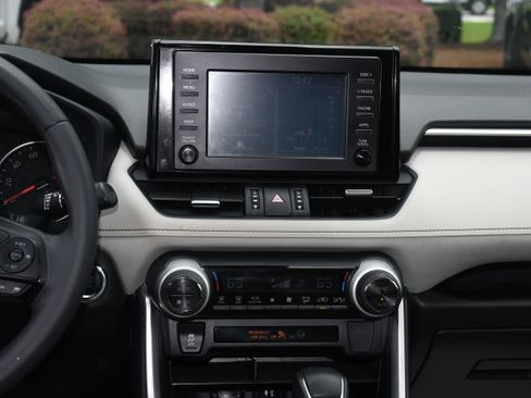 Used 2019 Toyota RAV4 XLE Premium FWD image 16