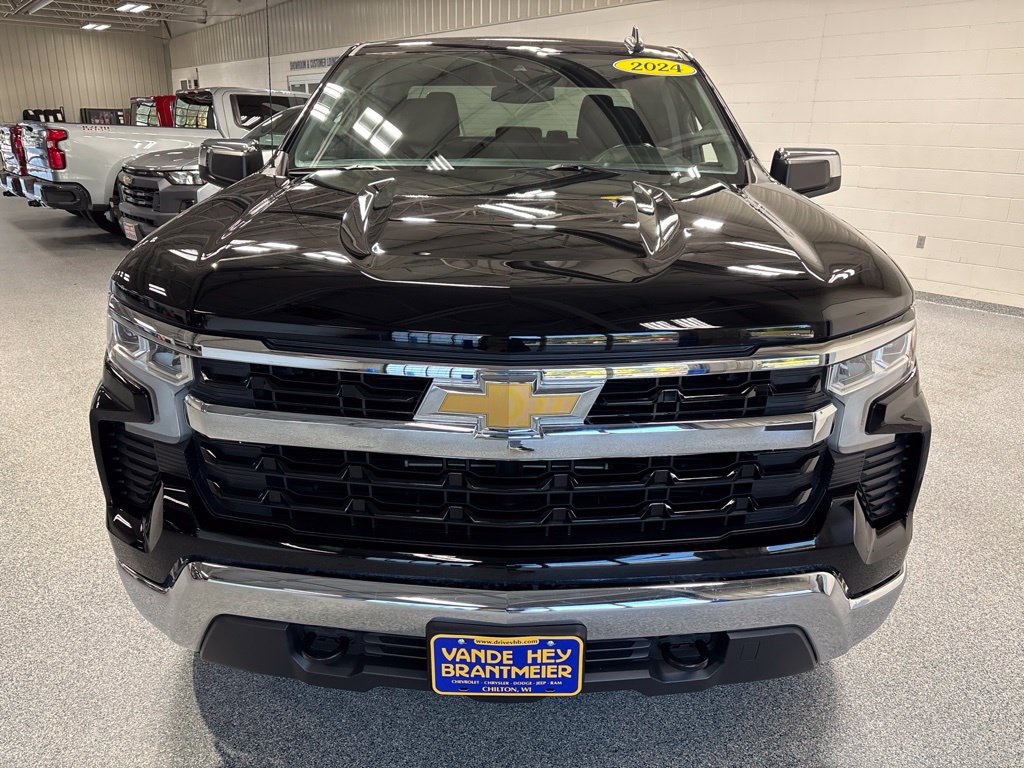 Used 2024 Chevrolet Silverado 1500 LT AWD/4WD image 2