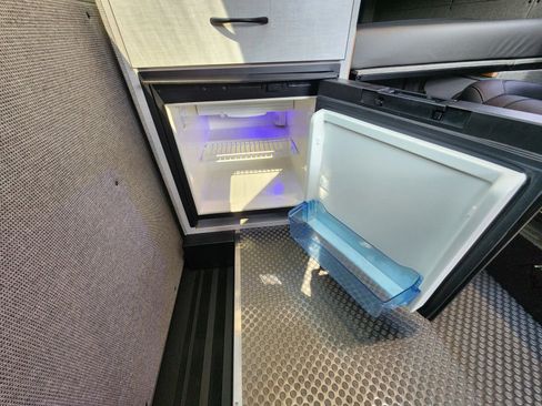 Used 2024 Mercedes-Benz Sprinter 2500 image 36