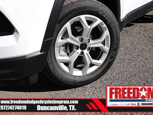 New 2026 Jeep Compass Latitude image 9