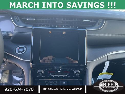 Used 2025 Jeep Grand Cherokee L Laredo image 10