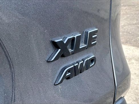 Used 2021 Toyota RAV4 XLE image 11