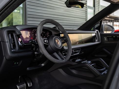 Certified 2026 Porsche Cayenne GTS AWD/4WD image 4