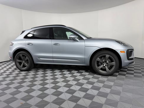 Certified 2026 Porsche Macan AWD/4WD image 8