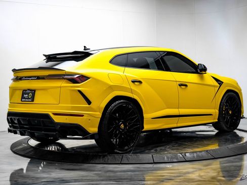 Used 2021 Lamborghini Urus image 15