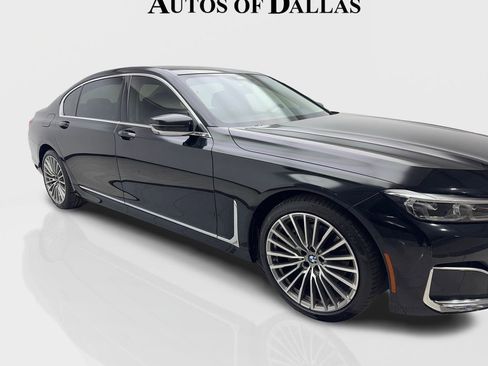 Used 2022 BMW 740i image 12