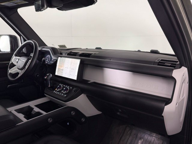 Certified 2025 Land Rover Defender 110 X-Dynamic SE AWD/4WD image 14