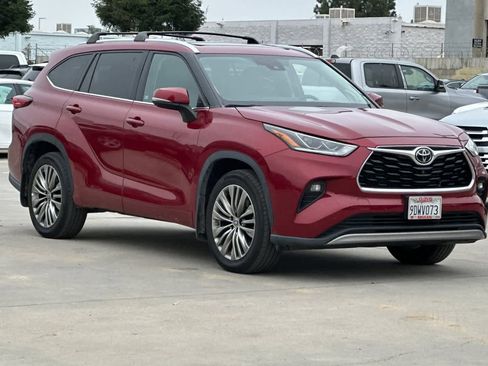 Used 2022 Toyota Highlander Platinum image 10