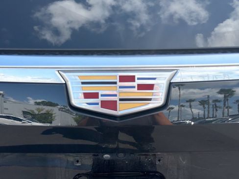 Used 2024 Cadillac Escalade Premium Luxury AWD/4WD image 11
