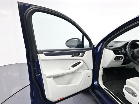 Certified 2023 Porsche Macan GTS image 16