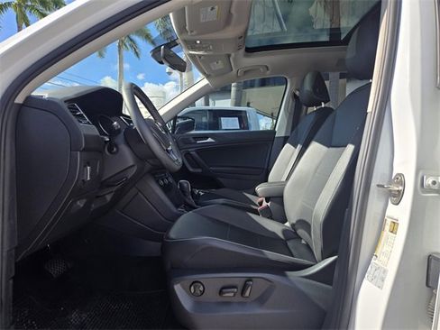 Certified 2021 Volkswagen Tiguan SE image 10