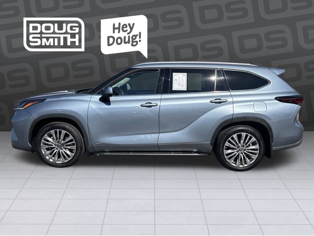 Used 2024 Toyota Highlander Platinum AWD/4WD image 2