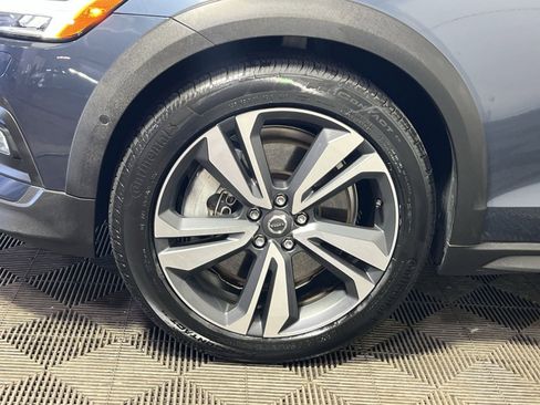 Used 2024 Volvo V60 B5 Cross Country Plus w/ Protection Package Premier image 12
