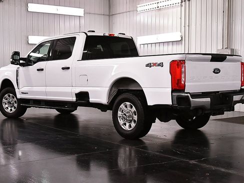Used 2024 Ford F350 XLT image 5
