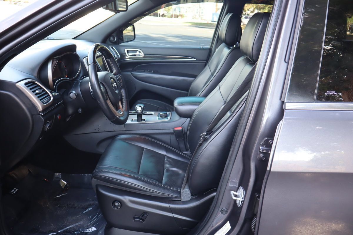 Used 2014 Jeep Grand Cherokee Overland w/ Advanced Technology Group AWD/4WD image 19