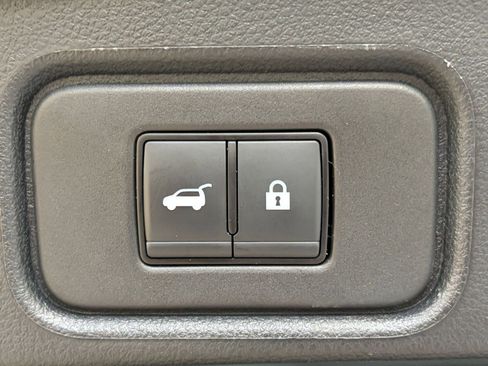 Used 2025 Nissan Pathfinder SV image 20