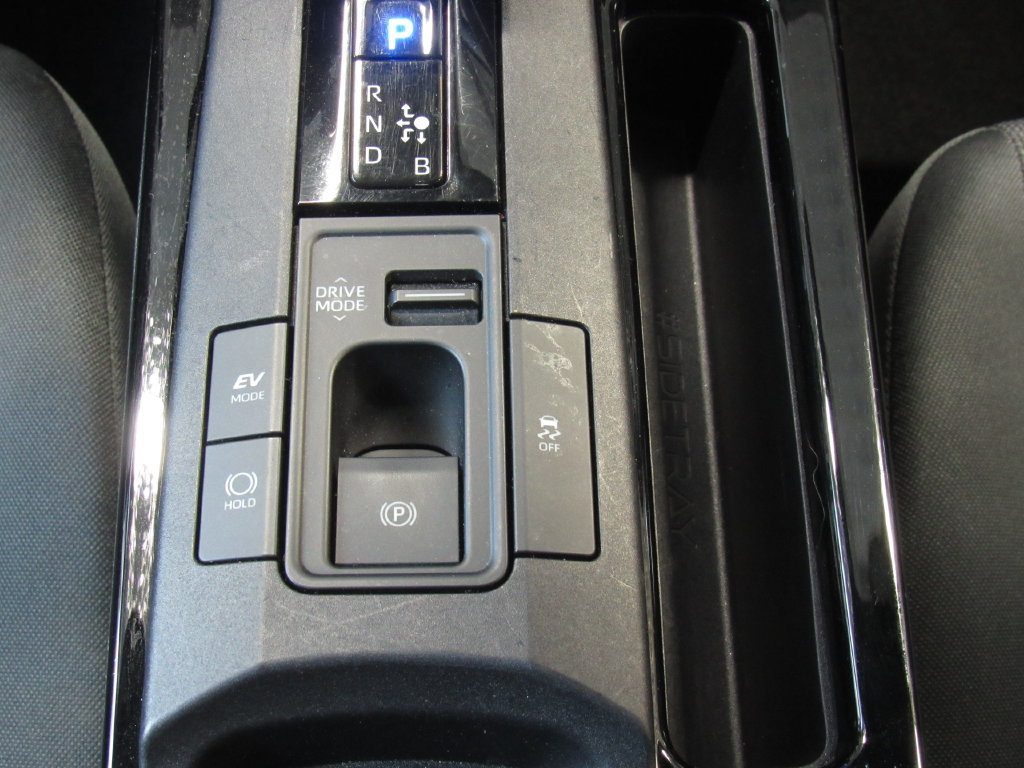 Certified 2025 Toyota Prius LE FWD image 27