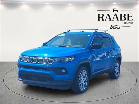 Used 2022 Jeep Compass Latitude image 3