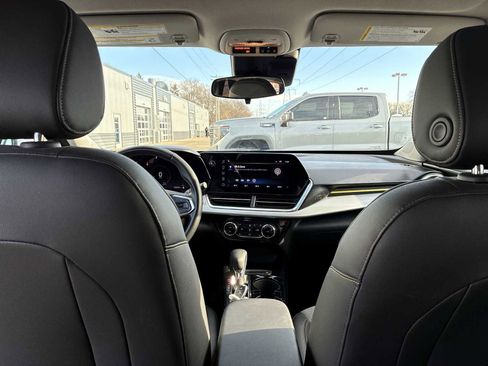 Certified 2024 Chevrolet Trax LT w/ Driver Confidence Package image 19