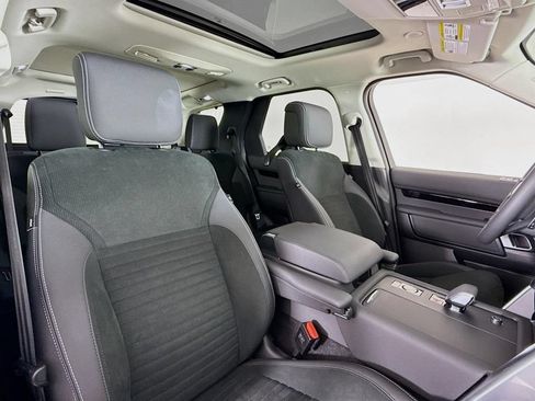 Used 2024 Land Rover Discovery S AWD/4WD image 14