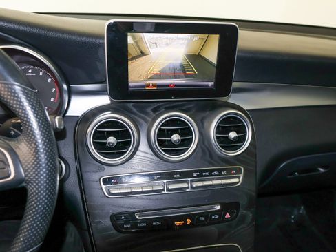 Used 2018 Mercedes-Benz GLC 300 4MATIC w/ Premium Package image 28