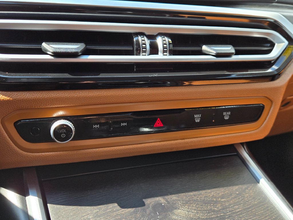 Used 2024 BMW 430i xDrive Convertible w/ Premium Package AWD/4WD image 25