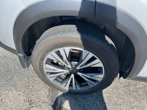 Used 2023 Nissan Rogue SV AWD/4WD image 4